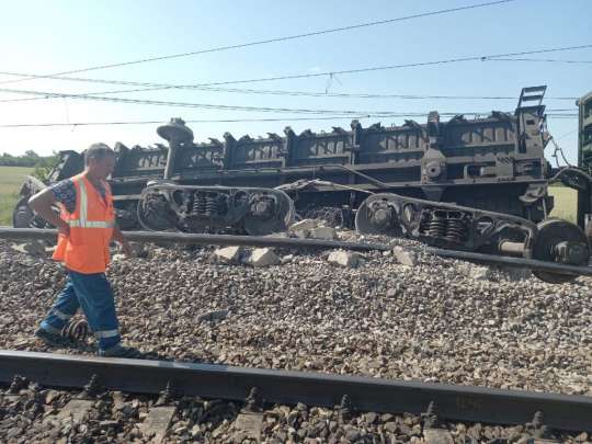 Грузовые вагоны с углем сошли с рельсов на Кубани: поезда задерживаются