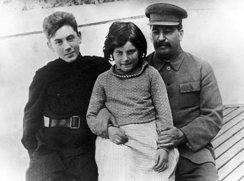 Традиционалист Сталин, реакционер Хрущев и либерал Брежнев