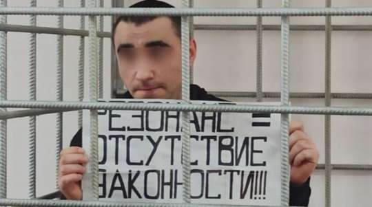Житель Волгограда, убивший человека из-за ссоры в родительском чате, вернулся домой