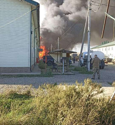  в сети появилось видео, как горит бывшая база чвк вагнер в краснодарском крае